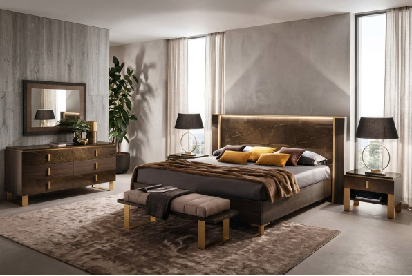 Lussuoso letto matrimoniale per camera da letto stile moderno, letti imbottiti italiani.