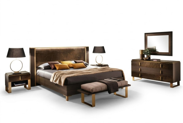 Set da camera da letto con letto, comodini e sgabello. Design di letti e mobili italiani, 4 pezzi.