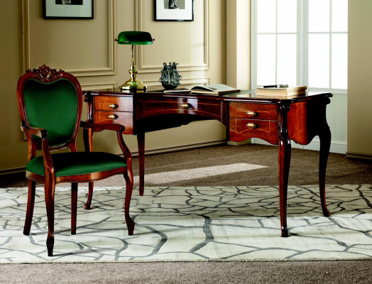 Mobili in legno classici italiani, design di lusso scrivania per ufficio.
