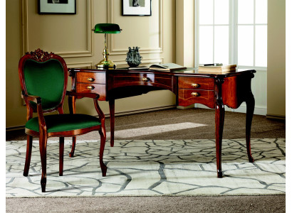 Mobili classici italiani in legno di lusso, poltrona di stile barocco, mobili da ufficio.
