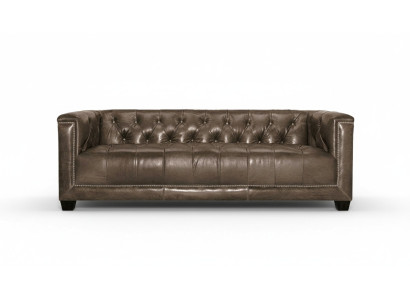 Marrone divano moderno in pelle Chesterfield a tre posti per il soggiorno.