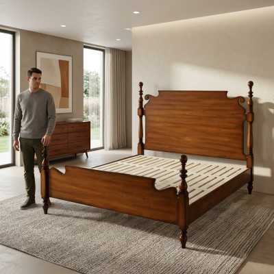 Letto vintage in legno massiccio con elementi torniti artistici.