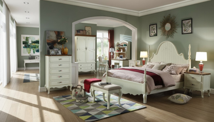 Un insieme di camera da letto bianca distintivo in stile classico