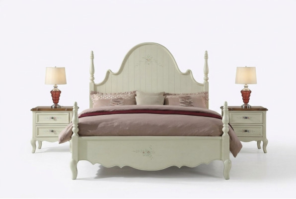 Un insieme di camera da letto bianca distintivo in stile classico