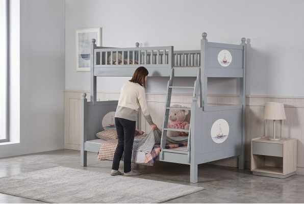 Letto a castello per bambini elegante, lussuoso letto per ragazzi a due piani.