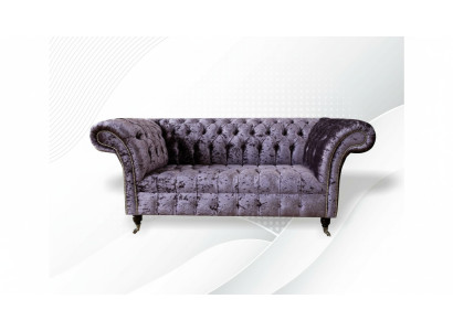 Divano Chesterfield a due posti in tessuto velluto imbottito.
