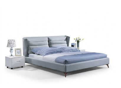 Letto design in legno. Struttura di lusso matrimoniale doppia per camera da letto moderna dell'hotel.