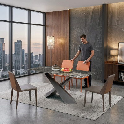 Tavolo di lusso con tavole a colonne, set da 5 pezzi per sala da pranzo con sedia a braccioli.