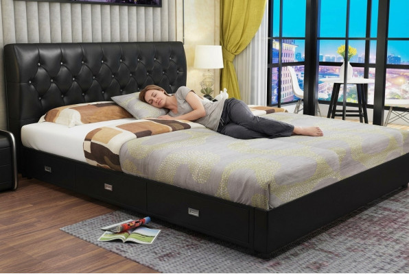 Letto Chesterfield design camera da letto tessuto pelle imbottito italiano