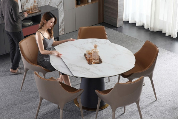 Un elegante tavolo rotondo per la sala da pranzo in stile moderno.