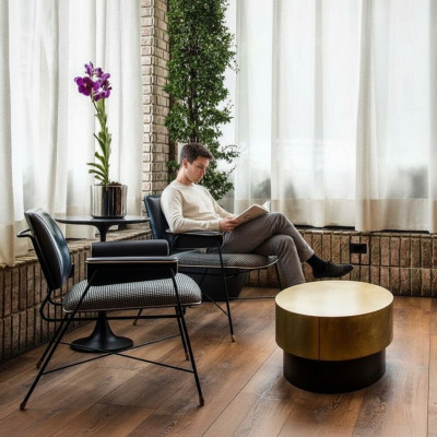 Poltrona design creativa in tessuto per divano seduta lounge club imbottita di lusso.