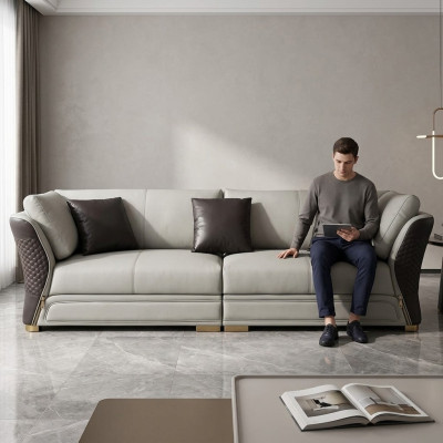 Divano design a quattro posti per il soggiorno.