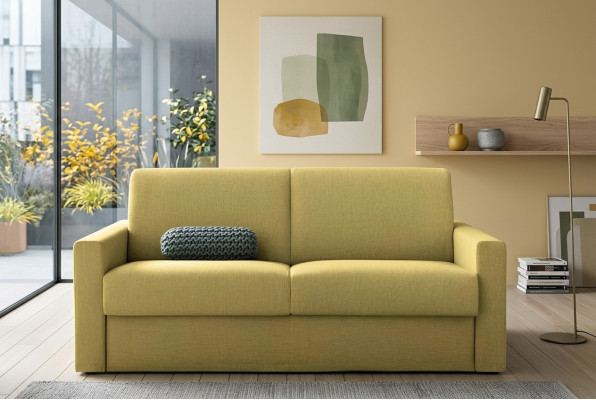 Divano di design a due posti giallo in tessuto, divano letto, mobili italiani.