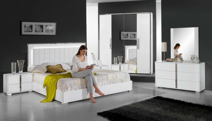 Set di mobili da camera da letto con letto, comodino, armadio, cassettiera e specchio, 6 pezzi nuovo