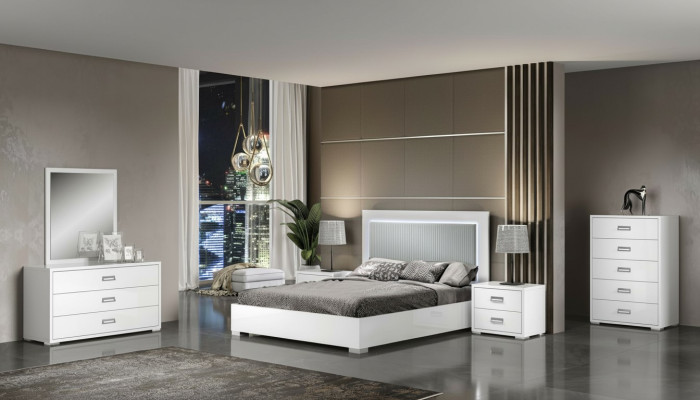 Set di comodini moderni in legno per camera da letto