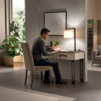 Designer scrivania Sedia da ufficio Set di mobili italiani Segretaria Poltrona 2 pezzi.