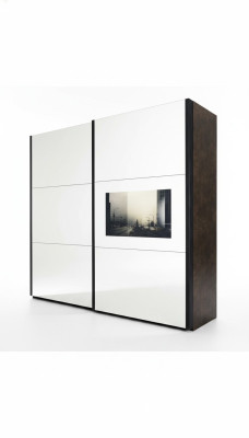 Armadio massiccio per la camera da letto, arredamento italiano in legno massello, armadio in legno.