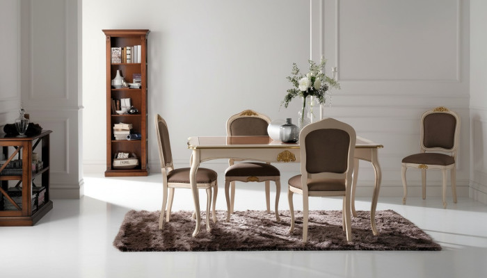 Tavolo in legno vero, stile barocco antico classico.