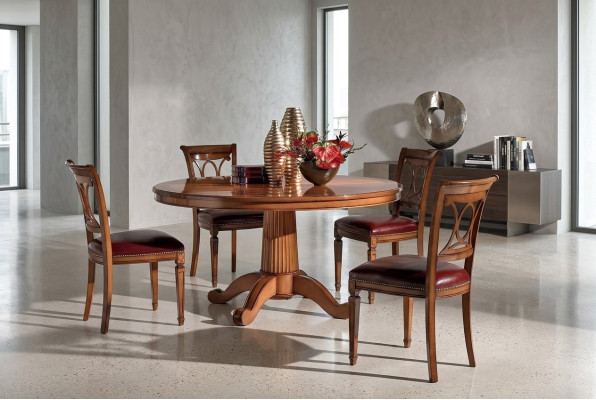 Set di 4 sedie Art déco imbottite in legno design nuovo per sala da pranzo.   Set di 4 sedie Art déco imbottite in legno dal design nuovo per la sala da pranzo.