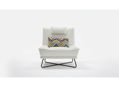 Sedia di lusso imbottita cocktail relax lounge poltrone da club mobili design bianco.   Sedia di lusso imbottita per cocktail, relax, lounge, poltrona da club, mobili design bianchi.