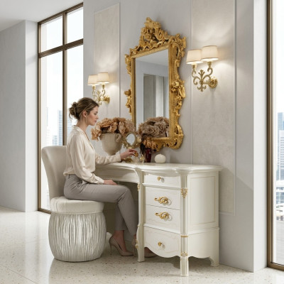 Classico tavolo da trucco con specchio, console di lusso, comò, camera da letto barocco.