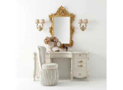 Classico tavolo da trucco con specchio, console di lusso, comò, camera da letto barocco.