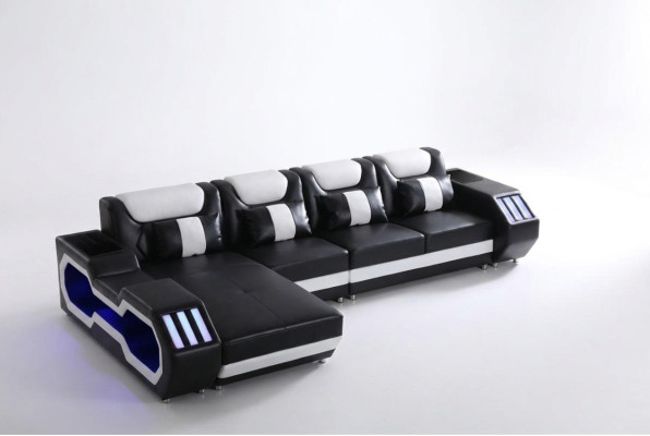 Divano a forma di L per il relax con illuminazione, per arredare il soggiorno.