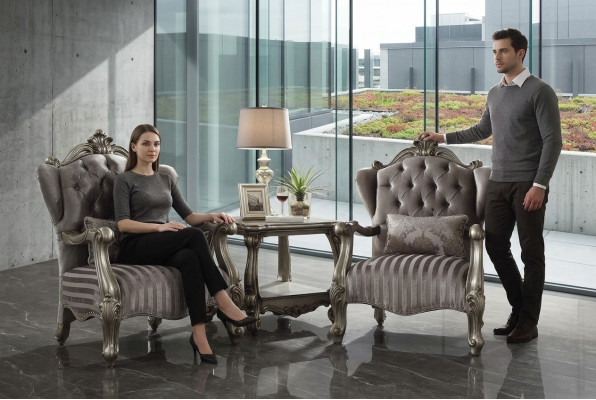 Nobile tavolino classico da designer in legno stile barocco