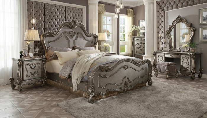 Letto Chesterfield Barocco con due comodini in legno design letto matrimoniale.
