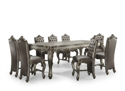 Tavolo da pranzo grigio classico rettangolare con 8 sedie in legno e pelle stile Chesterfield.