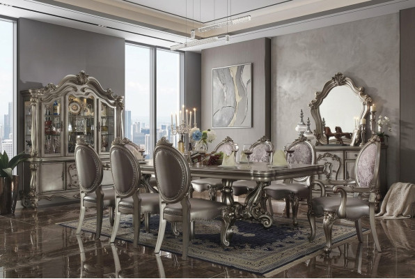 Set da pranzo 11 pezzi nuovo barocco con tavolo, 8 sedie, credenza e specchio.