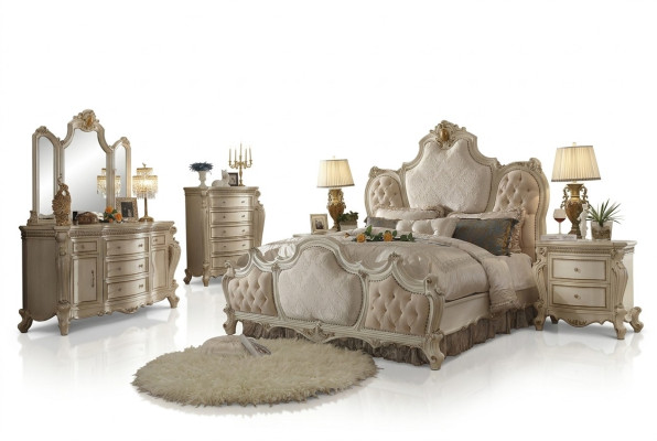Letto 2x comodino 3 pezzi. Set da camera da letto in stile lussuoso con letti Chesterfield.