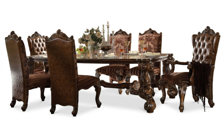 Tavolo da pranzo classico in legno marrone + set da pranzo con 6 sedie Chesterfield, 7 pezzi.