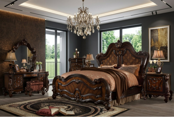 Reale set completo con letto matrimoniale e 2 comodini nuovi.