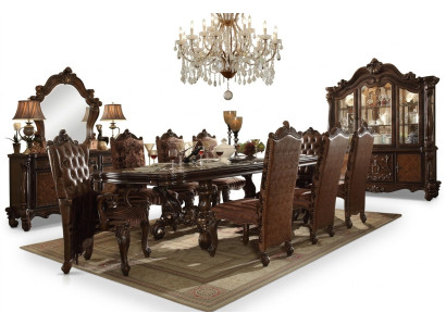 Set da sala da pranzo con vetrina, tavolo, 8 sedie, comò, decorazioni, specchio, in stile barocco.