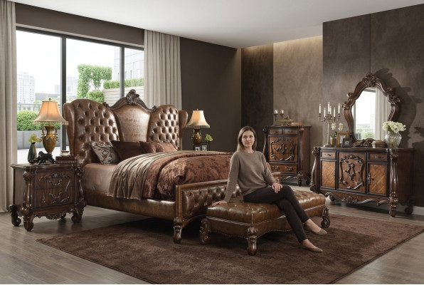 Set completo per la camera da letto con design, 6 pezzi. Letto e comodino inclusi nella decorazione della camera da letto.