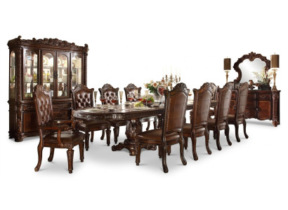 Sala da pranzo con mobile Vetrina, Tavolo con 10 sedie, Comò, Specchio in stile Barocco.