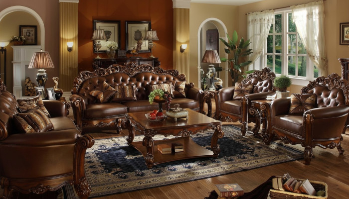 Set completo di divani 5 pezzi. Tavolino da caffè divano divano legno paesaggio abitativo.