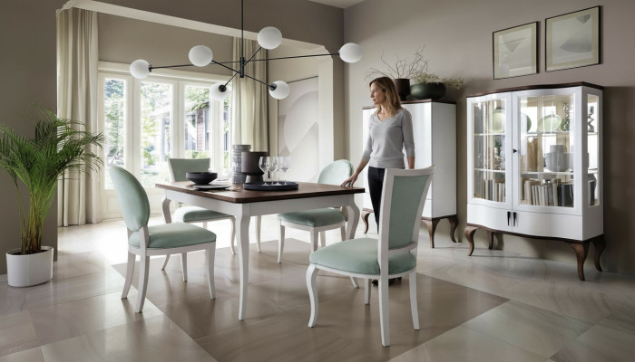 Sala da pranzo Classico set tavolo 4 sedie Vetrina Comò 7 pezzi