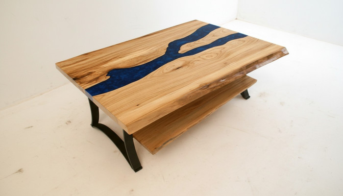 Tavolino River Table in legno massiccio resina epossidica effetto fiume reali