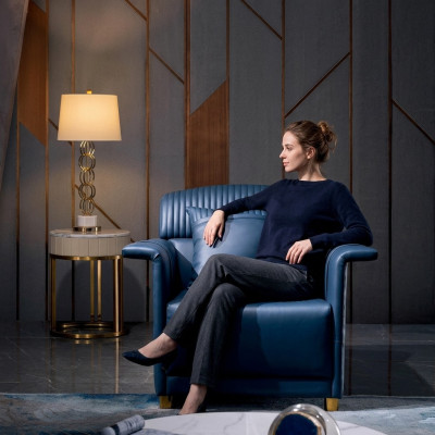 Classica poltrona in pelle da designer per lounge club, singola poltrona da relax.