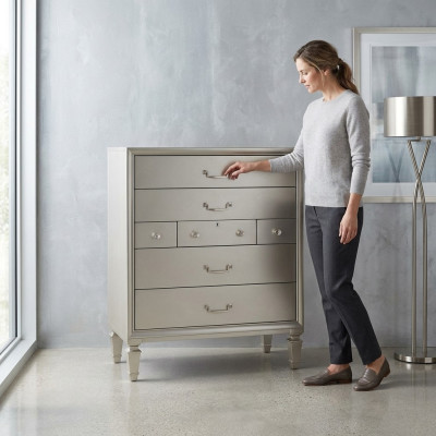 Mobili di lusso, comodini dorati, credenza, armadietto in legno, soggiorno