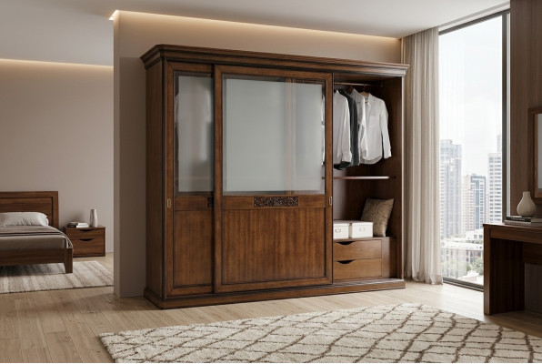 Mobili armadio a ante scorrevoli in legno per l'arredamento di camere da letto italiane.