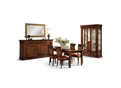 Sala da pranzo Tavolo Sedie Madia Vetrina Gruppo Set di 7 pezzi in legno marrone.