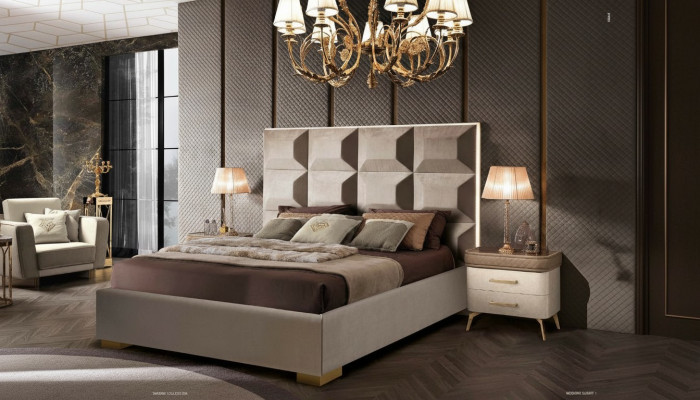 Letto in legno matrimoniale marrone moderno con struttura letto.