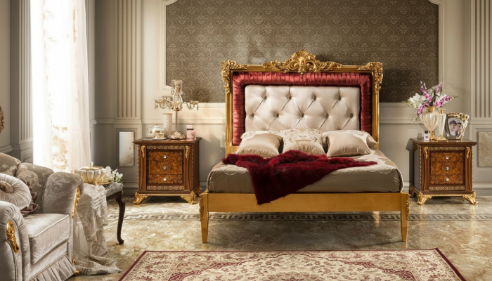 Letto matrimoniale lusso in legno marrone, cornice letto design classico.