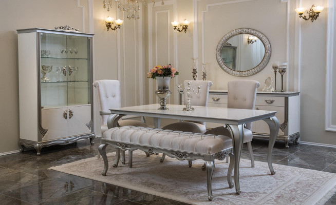 Esclusivi mobili da sala da pranzo classica con dettagli decorativi.