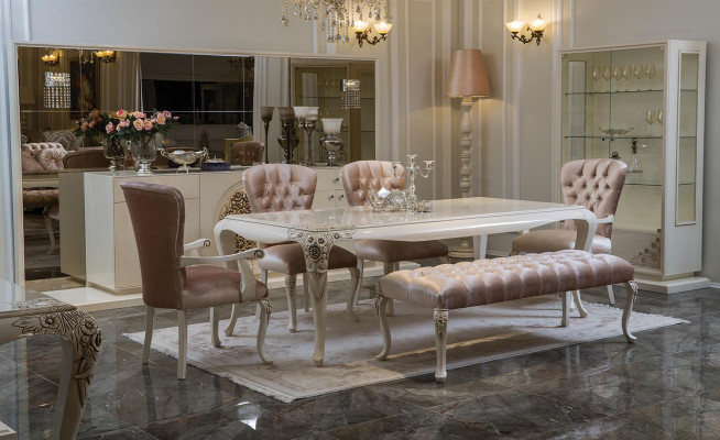 Set di mobili da sala da pranzo classico in rosa tenue in legno naturale.
