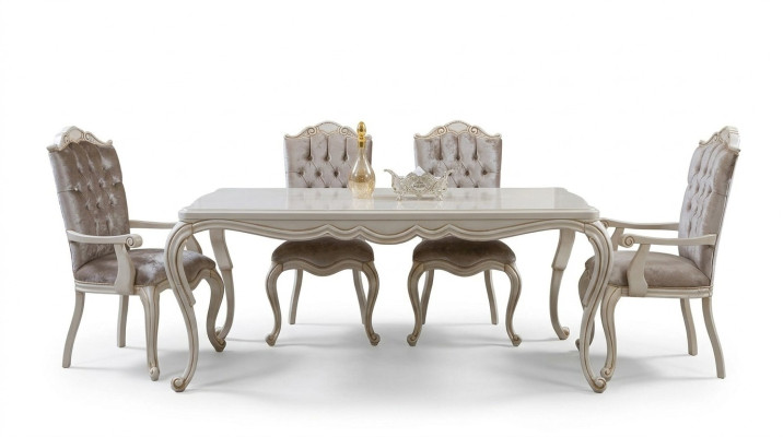 Stile classico a 7 pezzi per un elegante set da pranzo.