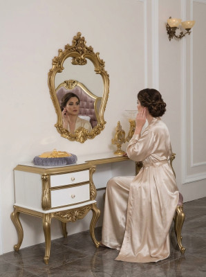 Tavolo da toeletta reale con specchio barocco, console in legno 2 pezzi.